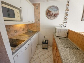 Refrigerador, microondas, lavavajillas, cafetera/tetera