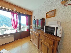 Interior - Cozy studio for 4 in Grand-Bornand, near shuttle, parking, cleaning included (Le Grand-Bornand)