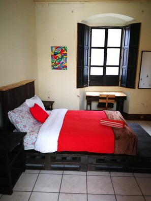 Basic Double Room, 1 Double Bed, Non Smoking | Desk, iron/ironing board, free WiFi, bed sheets - Casa I'X - Hostel (Quetzaltenango)