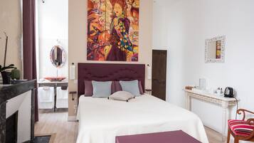 Standard Double Room (Figeac) | Premium bedding, desk, soundproofing, cribs/infant beds