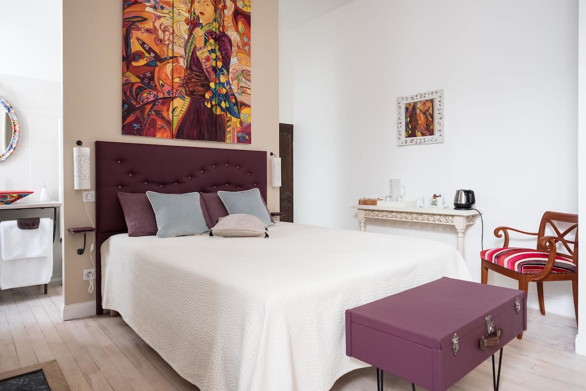 Standard Double Room (Figeac) | Premium bedding, desk, soundproofing, cribs/infant beds