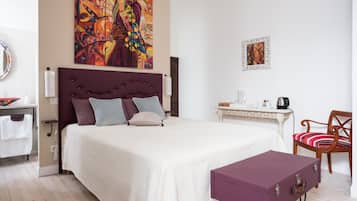 Standard Double Room (Figeac) | Premium bedding, desk, soundproofing, cribs/infant beds