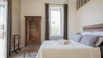 Standard Double Room (Rocamadour) | Premium bedding, desk, soundproofing, cribs/infant beds