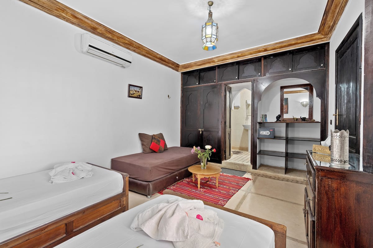 Deluxe Double or Twin Room, 1 King Bed, Non Smoking | Premium bedding, in-room safe, desk, blackout drapes