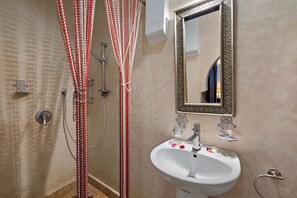 Deluxe Double or Twin Room, 1 King Bed, Non Smoking | Bathroom | Rainfall showerhead, free toiletries, hair dryer, slippers - Riad Marwa (Marrakech)
