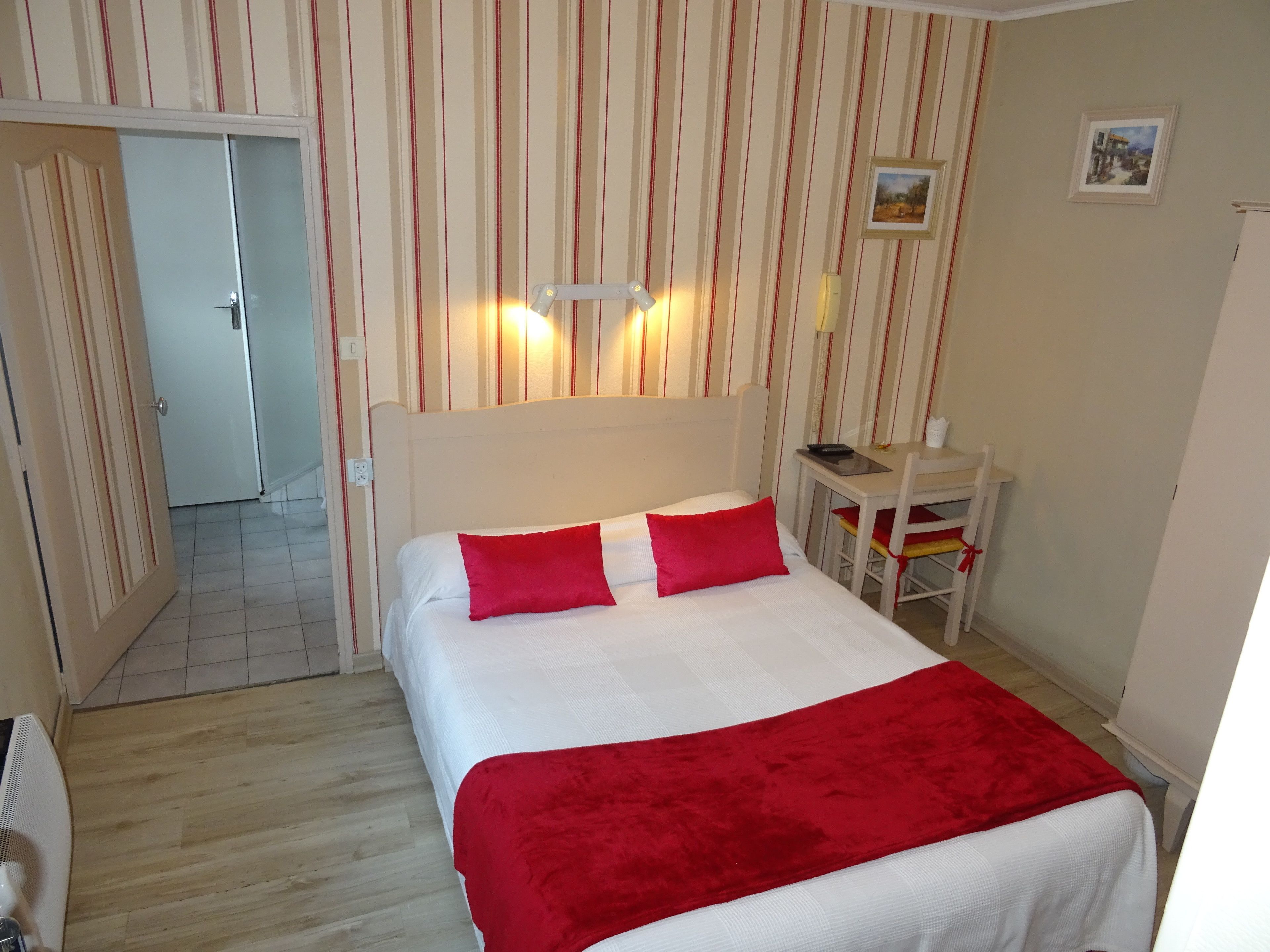 comfort double room, 1 king bed, non smoking, garden view | individually decorated, individually furnished, desk, blackout curtains