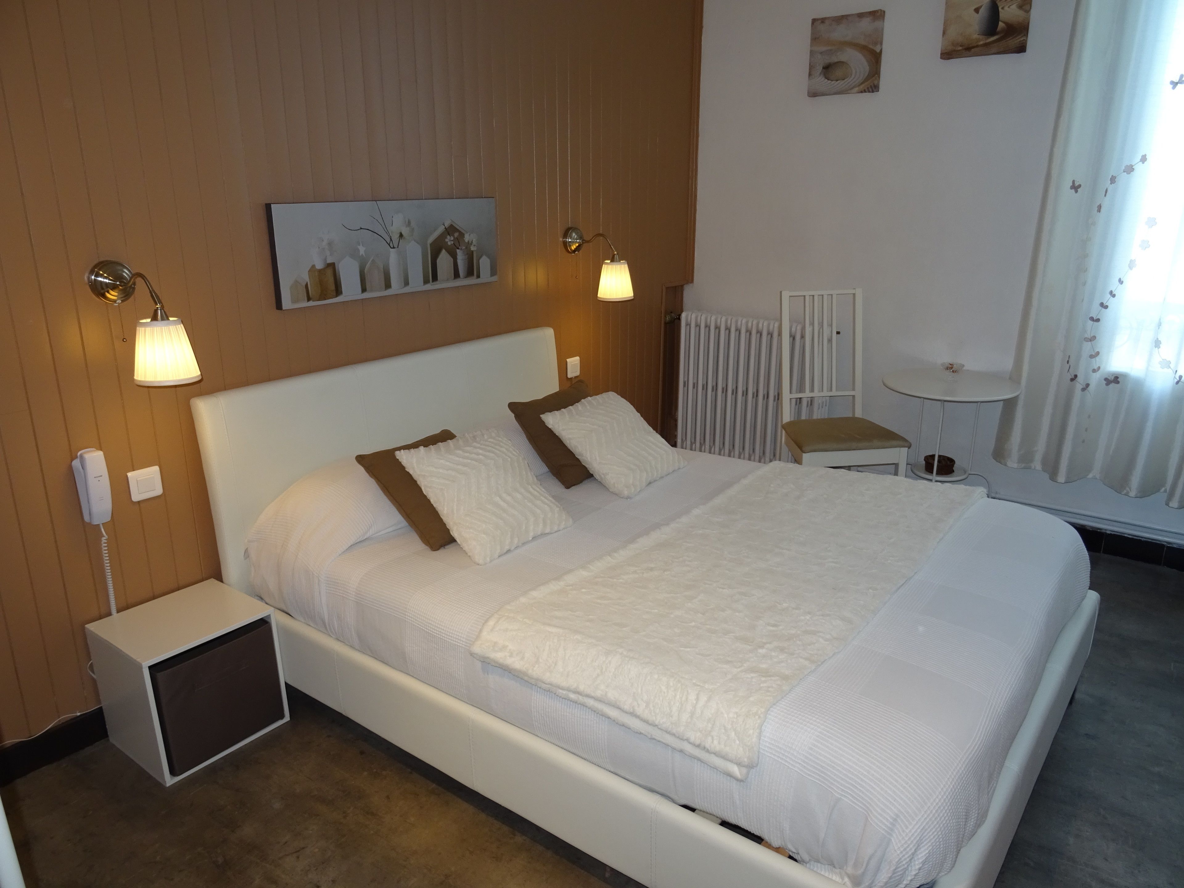 city double room, 1 queen bed, non smoking, city view | individually decorated, individually furnished, desk, blackout curtains