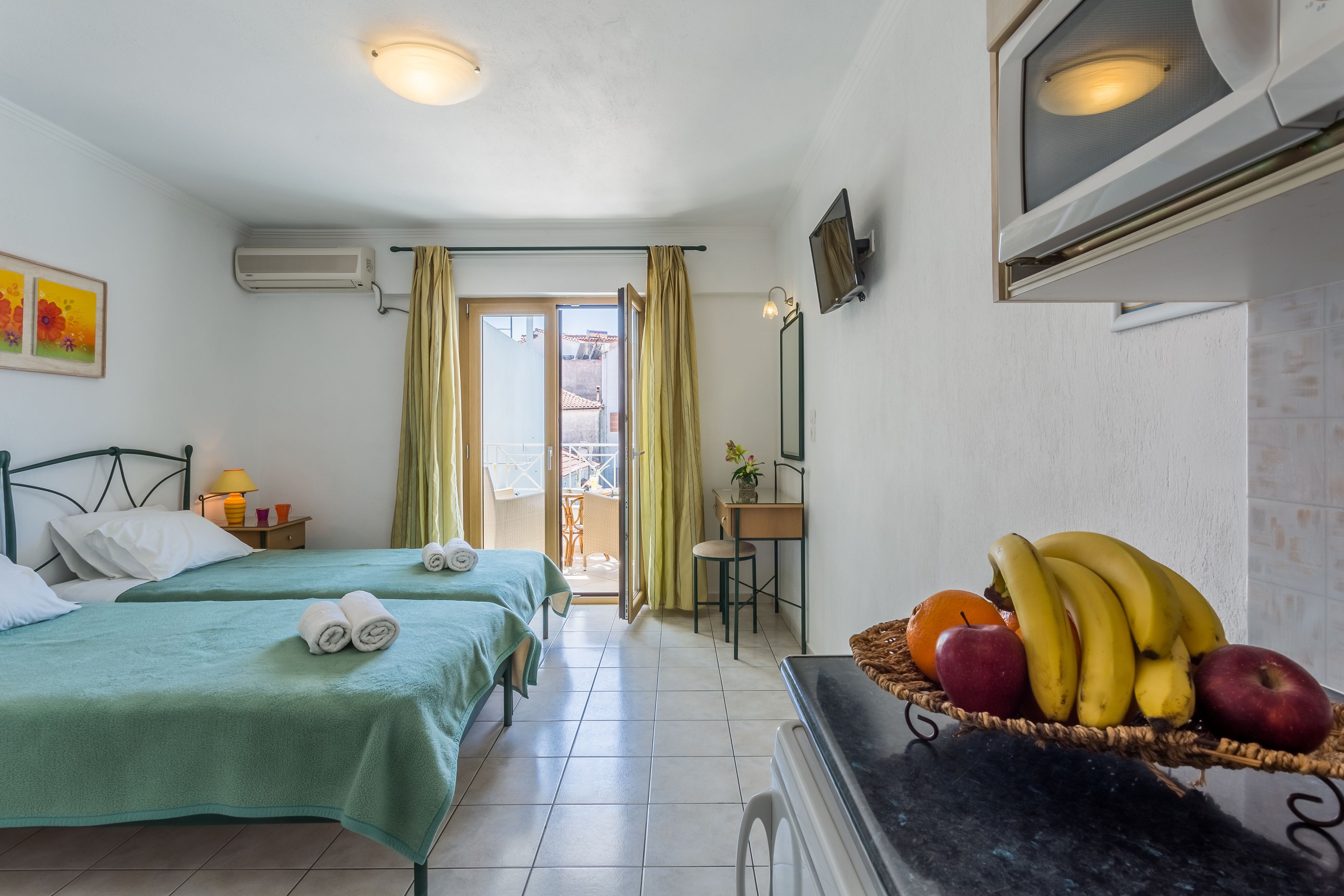 studio | in-room safe, blackout curtains, soundproofing, iron/ironing board