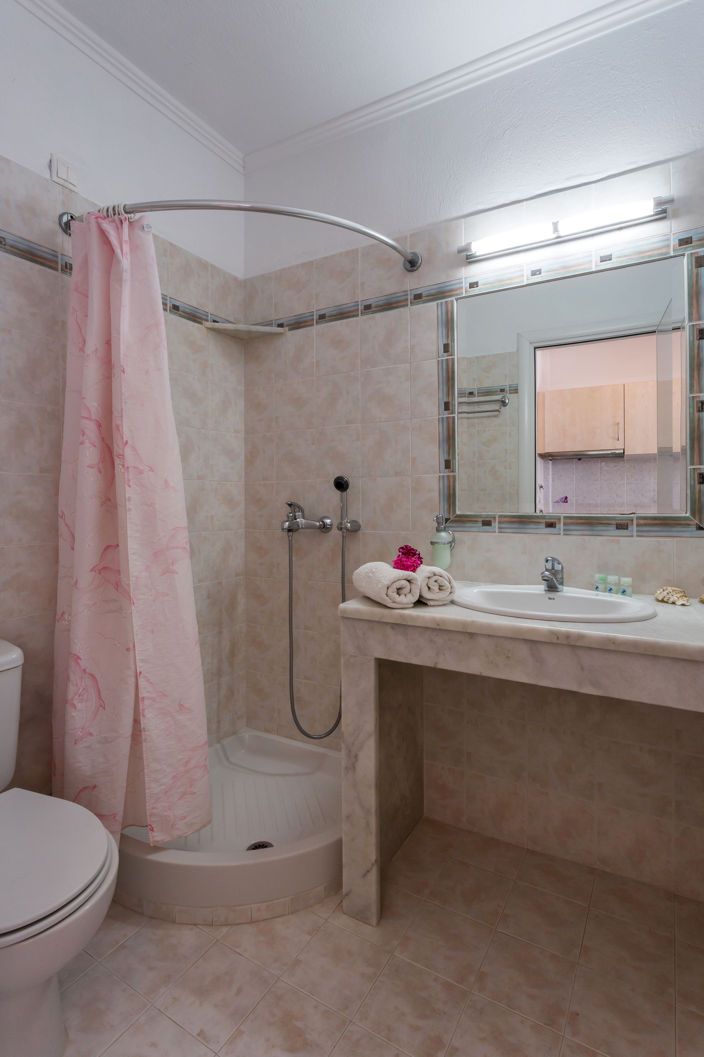 studio | bathroom | shower, free toiletries, hair dryer, towels