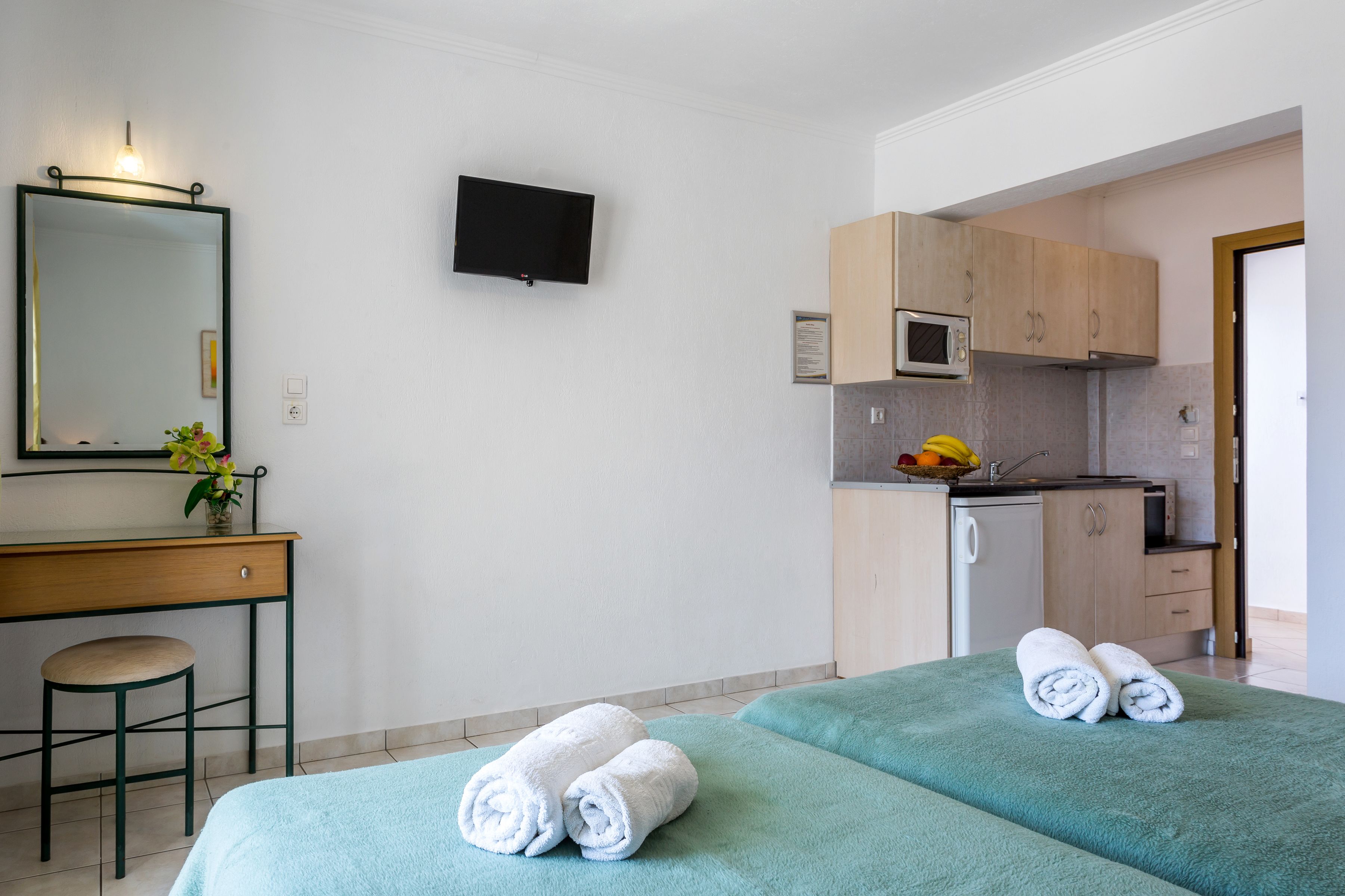 studio | in-room safe, blackout curtains, soundproofing, iron/ironing board