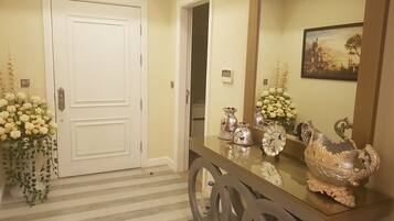Romantic Apartment, Multiple Beds, Non Smoking | 2 bedrooms, Egyptian cotton sheets, premium bedding, down duvets