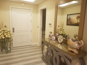 Romanttinen huoneisto, useita sänkyjä, tupakointi kielletty | 2 makuuhuonetta, egyptinpuuvillaiset lakanat, ylelliset vuodevaatteet