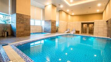 2 indoor pools