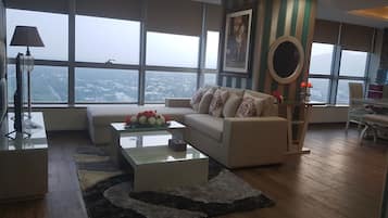 Panoramic Apartment, Multiple Beds, Non Smoking | Hill view