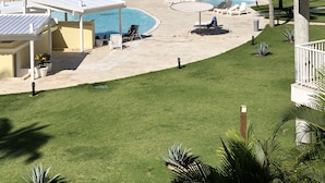 Chambre Double Deluxe, 1 très grand lit, accessible aux personnes à mobilité réduite | Vue sur la plage/l’océan