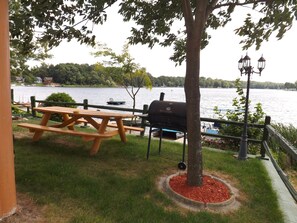 BBQ/picnic area - Crooked Lake Resort (Lake)