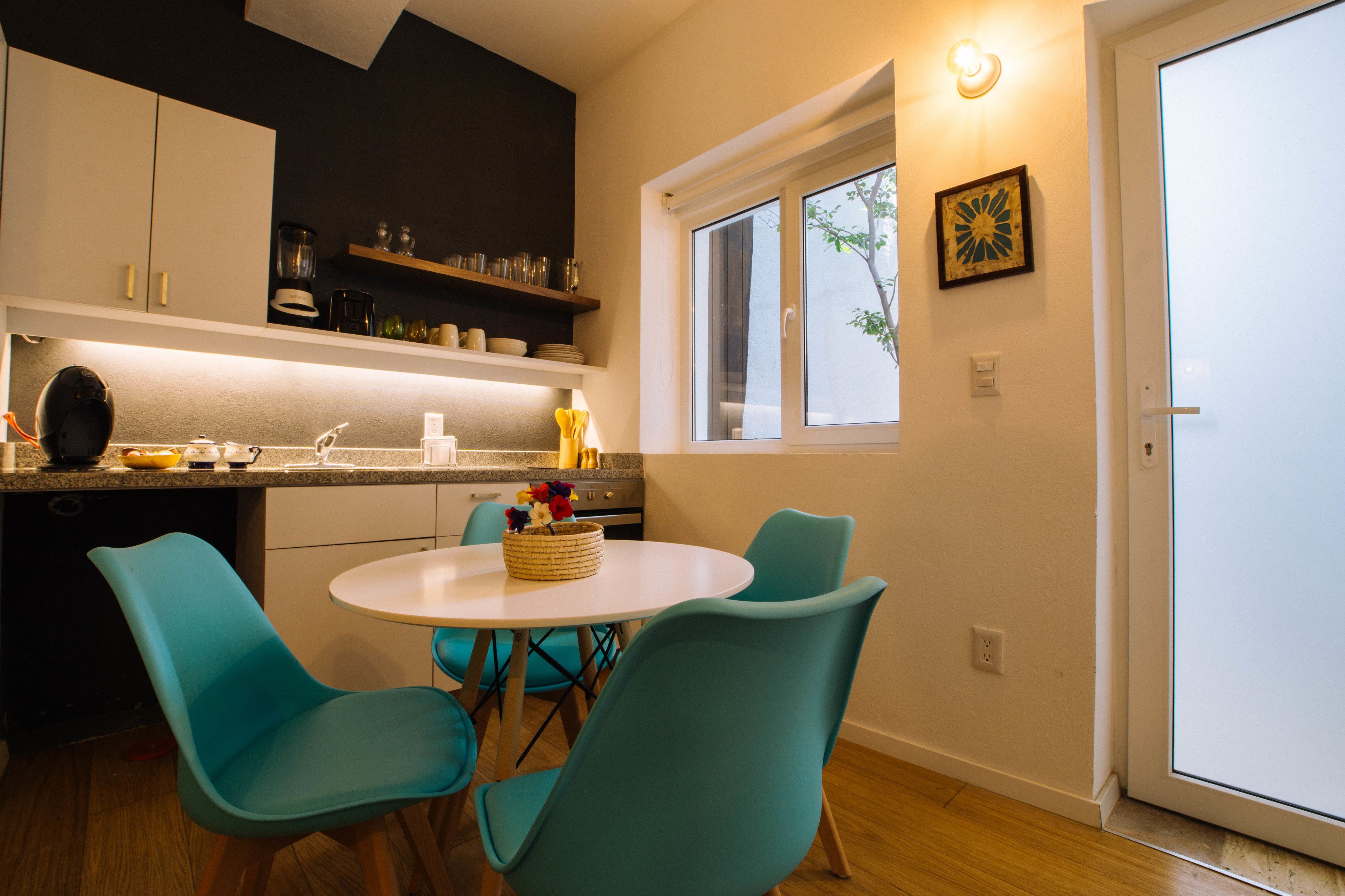 Deluxe Apartment | Living area | Flat-screen TV, Netflix