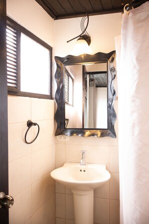 Chambre Double Standard, 1 lit double | Salle de bain