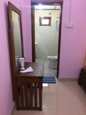 Spring water tub, rainfall showerhead, free toiletries, hair dryer - Casablanka Rest (Nanuoya)