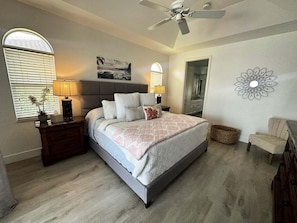 3 bedrooms, iron/ironing board, free WiFi, bed sheets - Waterfront 3BR, heated pool, WiFi, and serene Mid-Island views. (Marco Island)