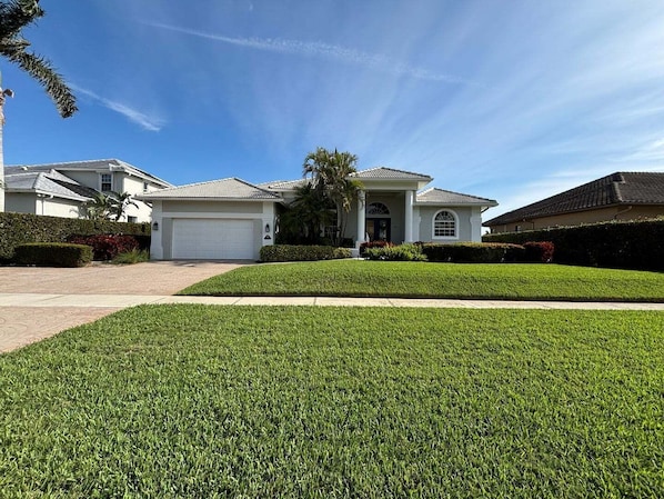 Exterior - Waterfront 3BR, heated pool, WiFi, and serene Mid-Island views. (Marco Island)