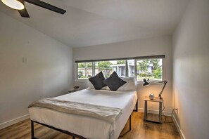 2 bedrooms, iron/ironing board, Internet, bed sheets - Modern Home w/ Shared Pool in Fort Lauderdale! (Fort Lauderdale)