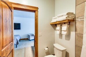Free toiletries, hair dryer, towels - Central Lava Hot Springs Studio w/ Deck & Views! (Lava Hot Springs)