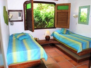 6 bedrooms, iron/ironing board, WiFi, bed sheets - House with 6 suites, 100 meters from Ferradura Beach / Full Caretaker Service (Búzios)