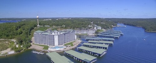 Parkview Bay Towers Indoor & Outdoor Pools & Great Lake Views - Free Wi-Fi!