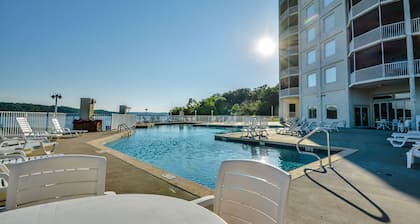 Parkview Bay Towers Indoor & Outdoor Pools & Great Lake Views - Free Wi-Fi!
