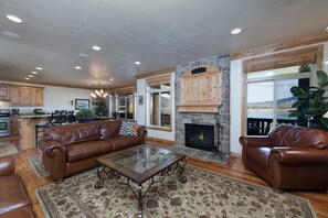 Smart TV, table football - Lakefront Huntsville, Utah Lodging Option - 3 Bedroom Sleeps 10 LS 59 (Huntsville)