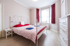 2 dormitorios, escritorio, tabla de planchar con plancha y wifi gratis