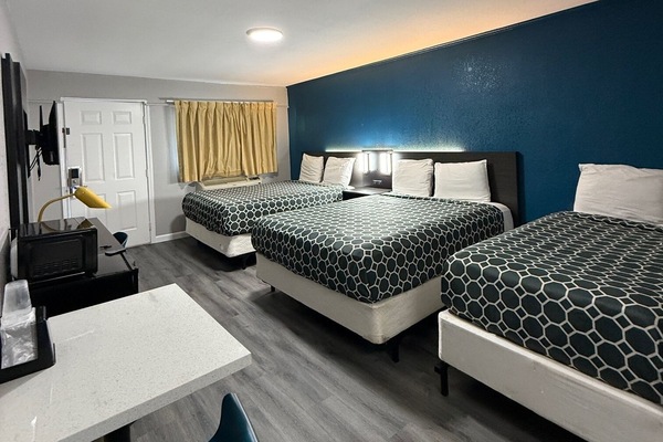 Triple Room, Non Smoking | Free WiFi, bed sheets