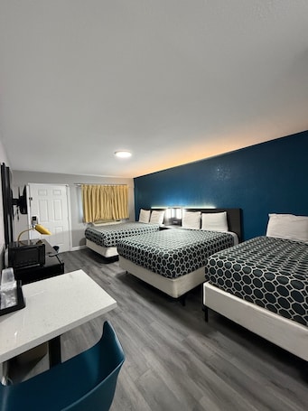 Herbergi fyrir þrjá - reyklaust | Ókeypis þráðlaus nettenging, rúmföt