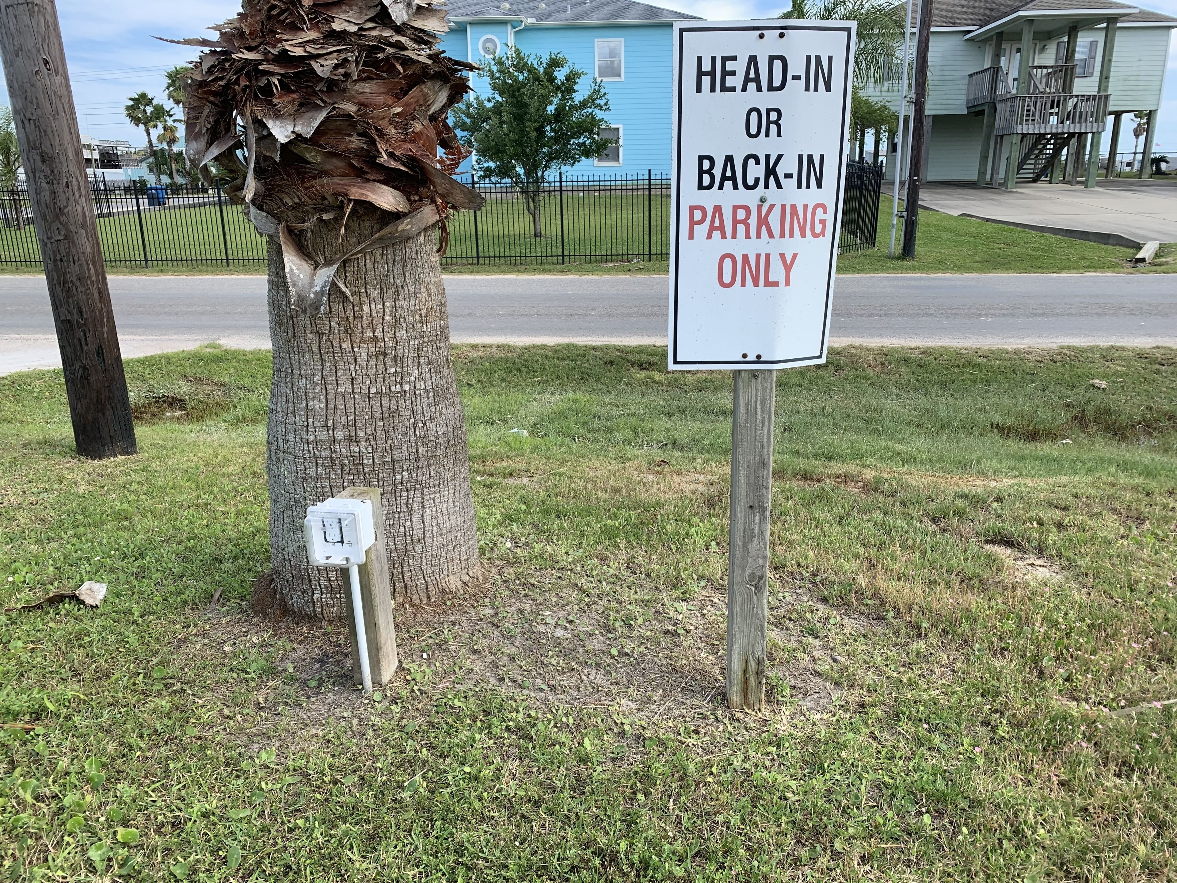 A parking sign indicating head-in or back-in parking only.