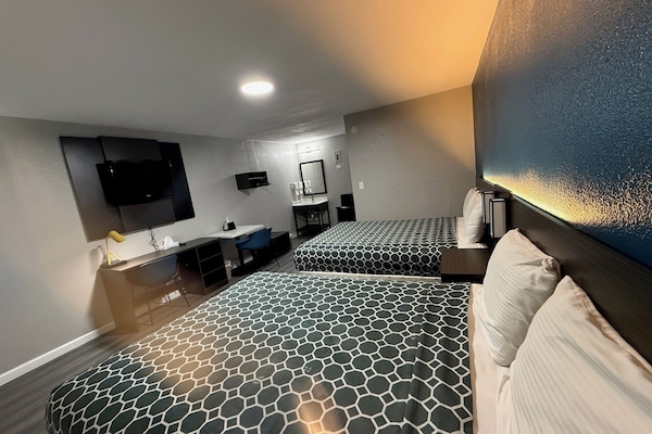 Basic-Zimmer, 2 Queen-Betten, Nichtraucher | Kostenloses WLAN, Bettwäsche