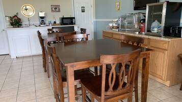 Free daily continental breakfast