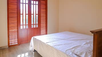 3 dormitorios, tabla de planchar con plancha, Internet y ropa de cama