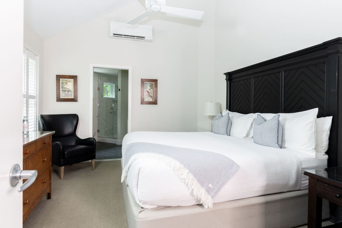 Deluxe-Suite, 1 King-Bett, Nichtraucher | Italienische Bettbezüge von Frette, hochwertige Bettwaren, Minibar