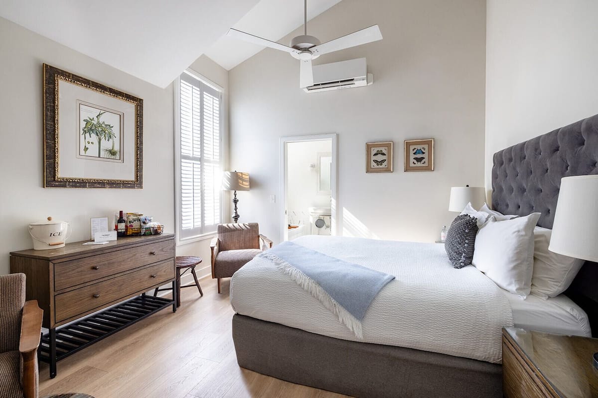 Standard-Einzelzimmer, 1 Queen-Bett, Nichtraucher | Italienische Bettbezüge von Frette, hochwertige Bettwaren, Minibar