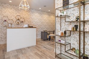 Massage med varma stenar, djupmassage och klassisk massage