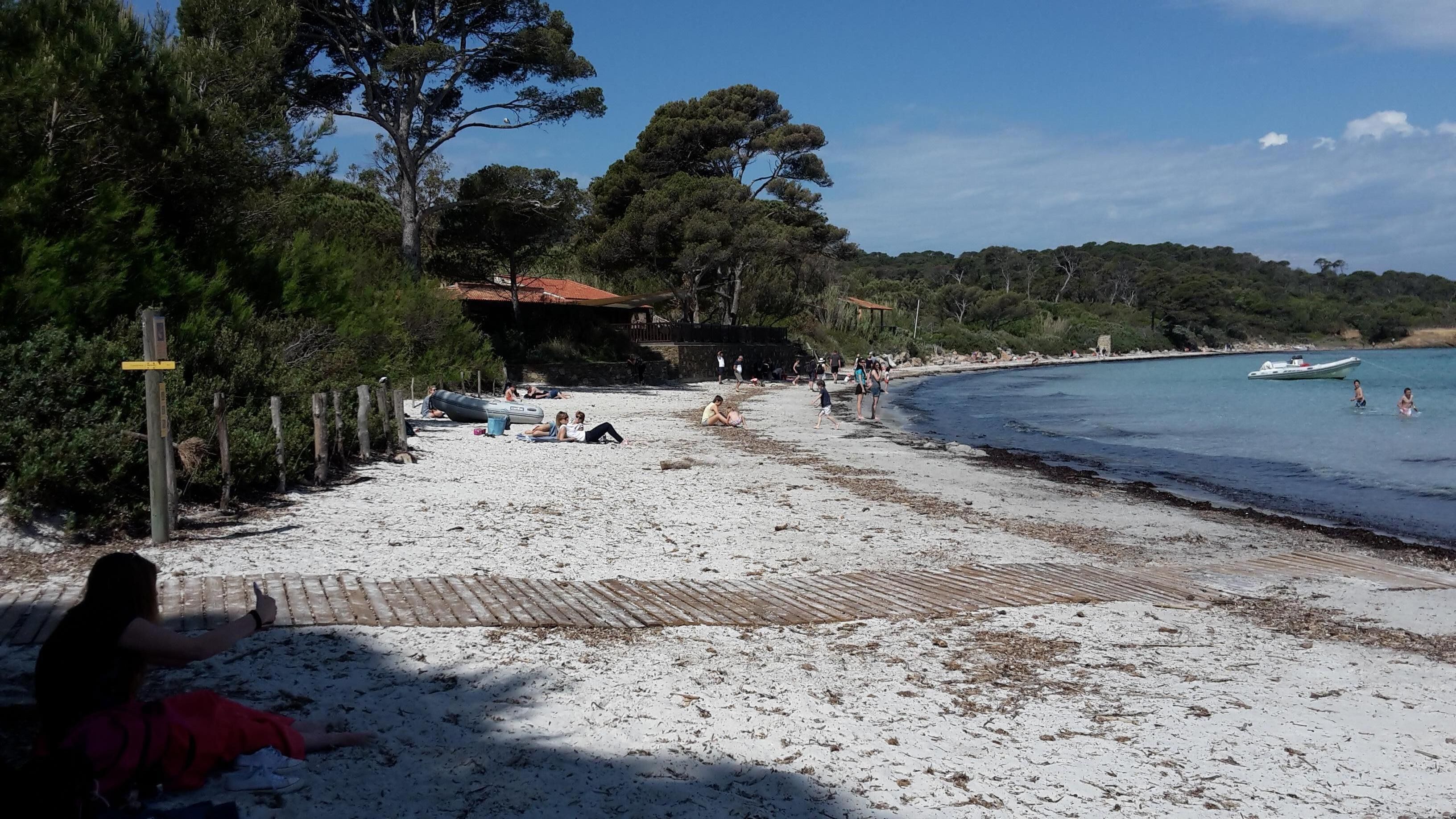 Ile de porquerolles accessible à la tour fondue Giens. 15 à 20 mn en voiture 