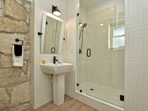 Combined shower/tub, towels, soap, shampoo