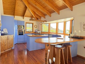 Fridge, microwave, oven, stovetop - Sandy beach Mahinepua (Whangaroa)