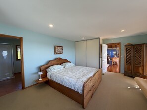 2 Schlafzimmer, Bügeleisen/Bügelbrett, Bettwäsche
