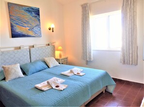 1 bedroom, in-room safe, iron/ironing board, free WiFi - Charming villa, beautiful sea view. Swimming pools. Sand beach. Very calm. (Porches)