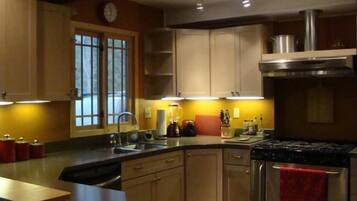 冰箱、微波炉、烤箱、炉灶