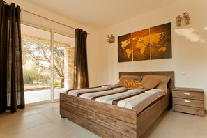 3 dormitoris, caixa forta a l'habitació i planxa i posts de planxar