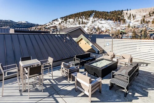 Penthouse Luxury Downtown Location Right Next To Lift!