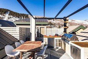 Outdoor dining - Penthouse Luxury Downtown Location Right Next To Lift! (Park City)